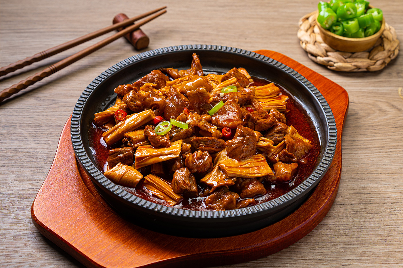 石板牛肉腐竹.jpg